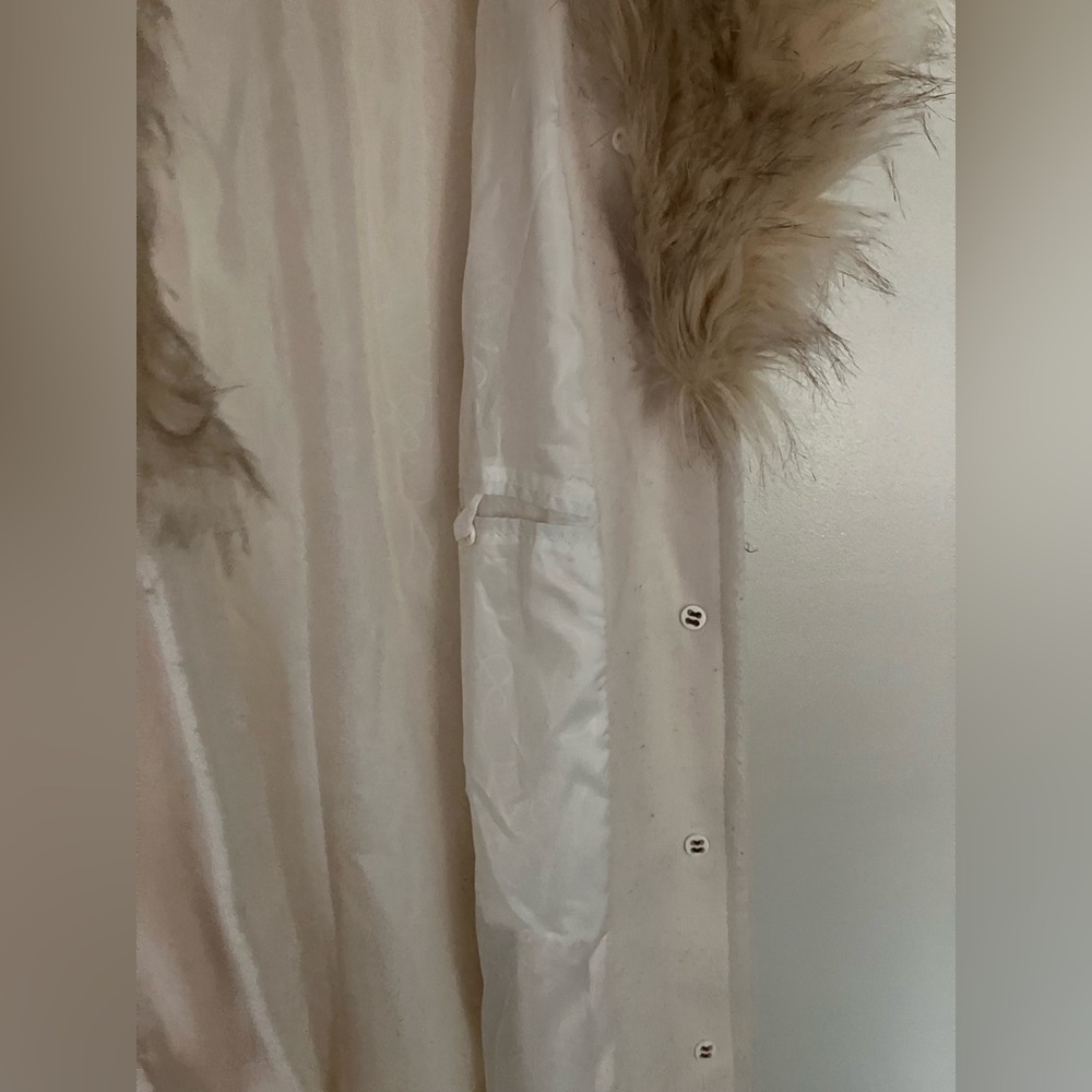 Cream / White Wool blend Coat with Fur Collar. - Picture 5 of 7